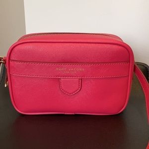 Marc Jacob’s crossbody bag pink dragonfruit